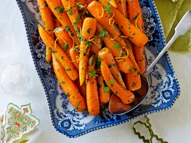 Brown sugar and orange-glazed carrots