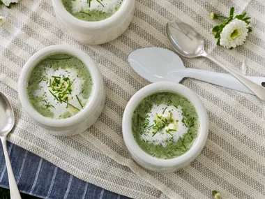 Spinach and fresh herb soup