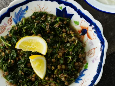 Green lentils with coriander and spinach