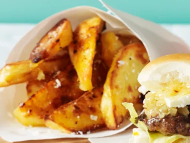 Ovenbaked chips with chilli flakes and lime zest