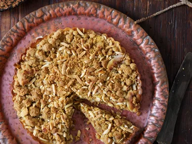 Feijoa streusel tart