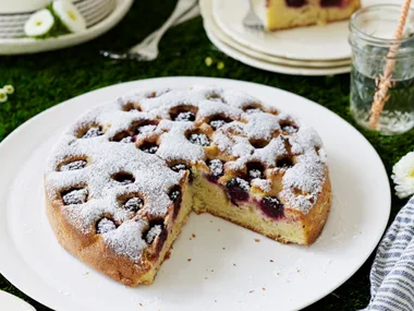 German apple and blackberry cake