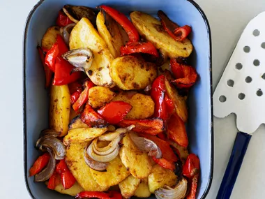 Spicy potato, red onion and capsicum bake