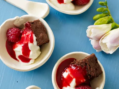 Brownies with raspberry coulis