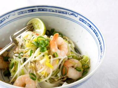Fried prawn and leek noodles