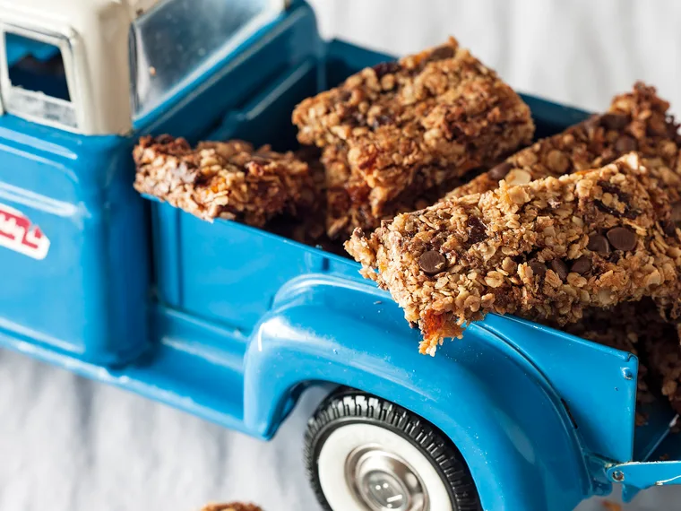 Sticky apricot and chocolate muesli bars