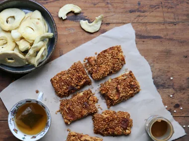 Honey, cinnamon and brown butter breakfast bars with puffed millet