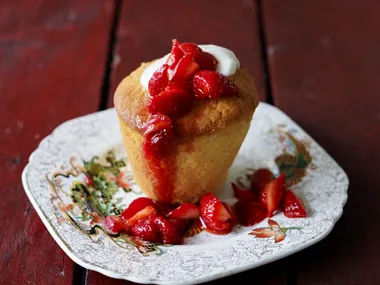 Baby cakes with strawberries and cointreau