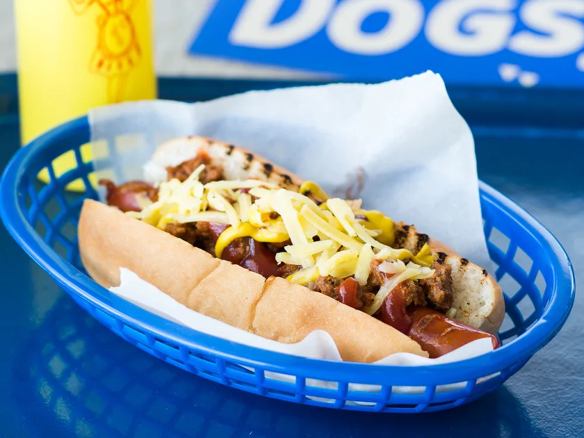 Chilli cheese hot dogs