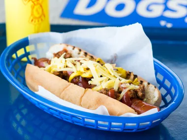 Chilli cheese hot dogs