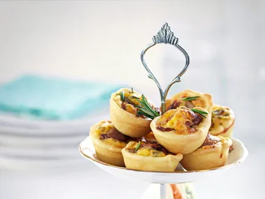Bacon and egg mini tarts