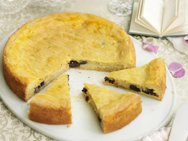 custard prune cake