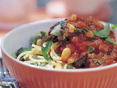 Spaghetti with tomato and white beans