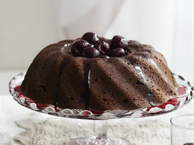 CHOCOLATE CINNAMON CAKE WITH CHERRY AND RED WINE SYRUP