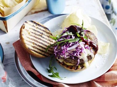 MAPLE & CHEDDAR BURGERS