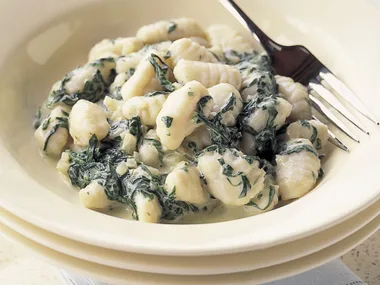 Gnocchi with spinach cream sauce