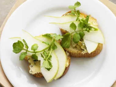 blue cheese and pear toasts