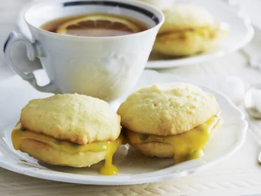 COCONUT AND PASSIONFRUIT WHOOPIE PIES