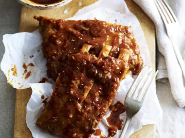 BARBECUED AMERICAN-STYLE PORK RIBS