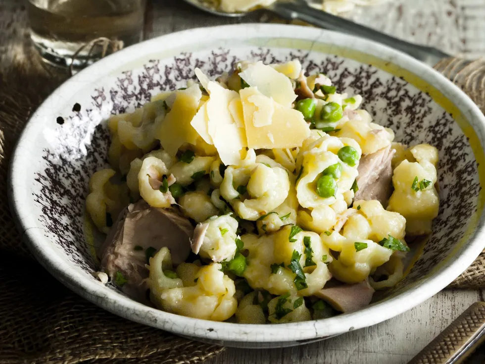 cheesy tuna and pea pasta