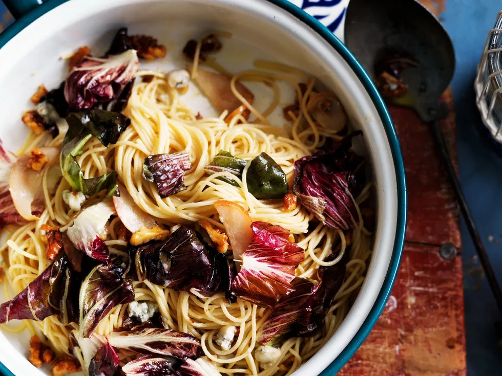 spaghetti with radicchio, pear, blue cheese and walnuts
