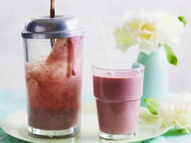 soy, linseed, banana & raspberry smoothie