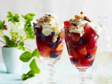 greek breakfast berry muesli