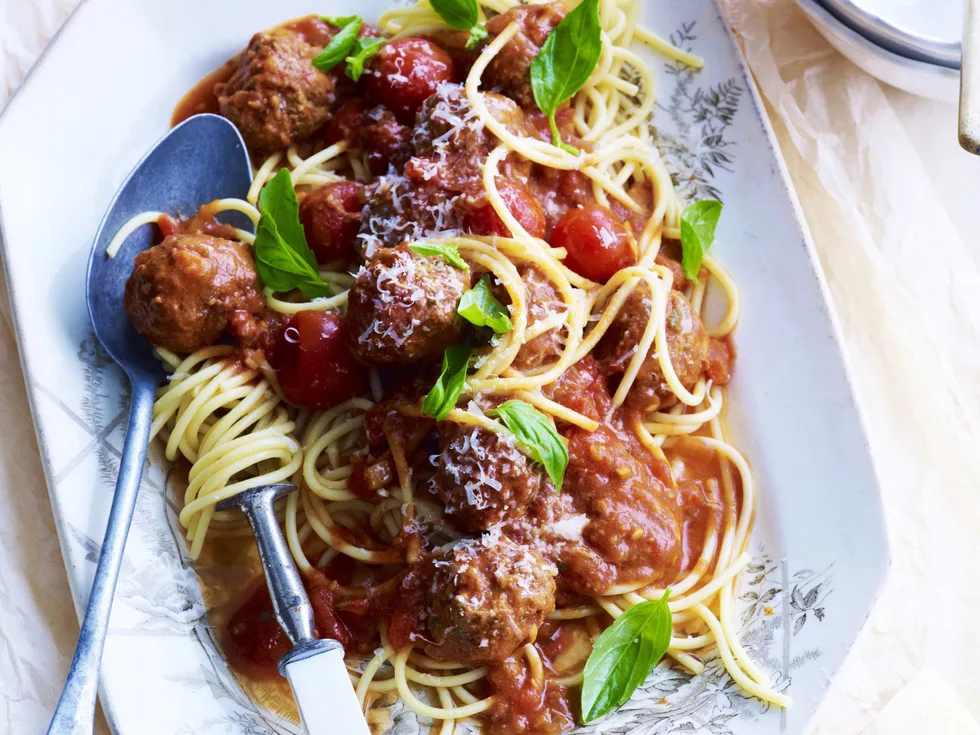 MEATBALLS WITH TOMATO SAUCE