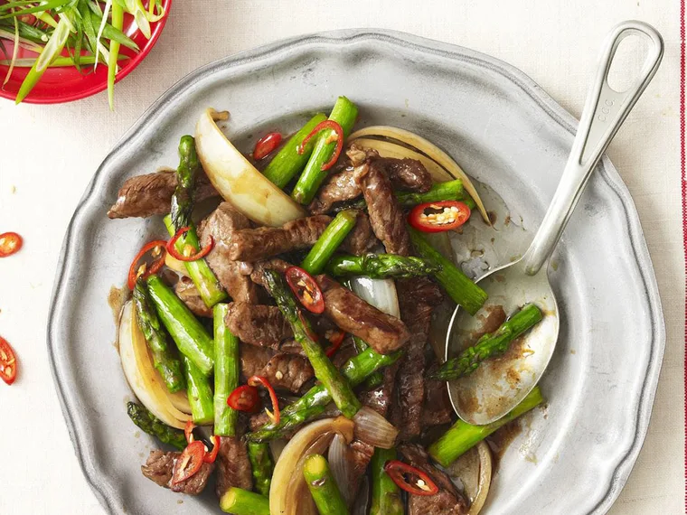 BEEF WITH ASPARAGUS & OYSTER SAUCE