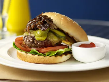 cheeseburgers with caramelised onion