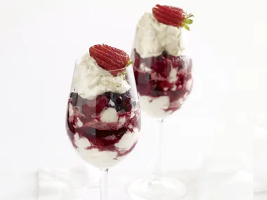 Strawberry meringue cream