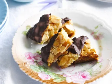 almond chocolate fingers