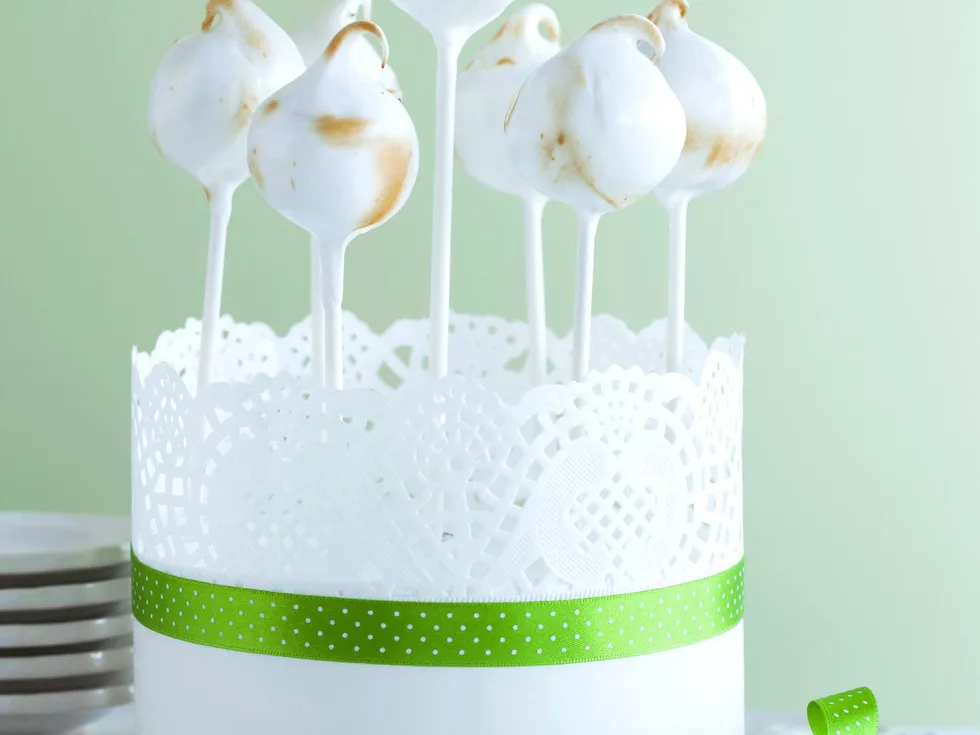Lemon MERINGUE POPS