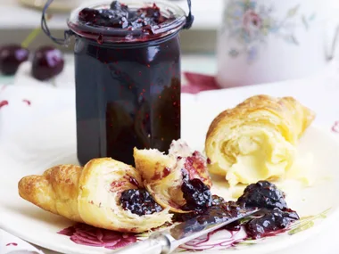 cherry, cinnamon and vanilla jam