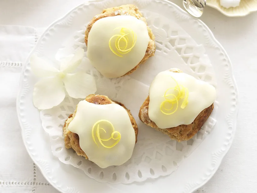 Gingerbread scones with lemon glace icing