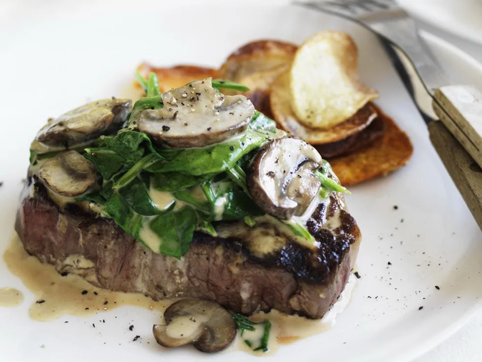 STEAK WITH VEGETABLE CHIPS