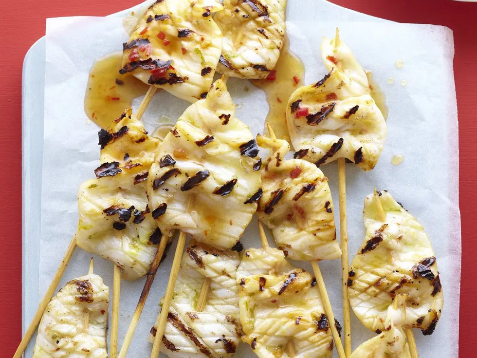 barbecued squid skewers with chilli dipping sauce