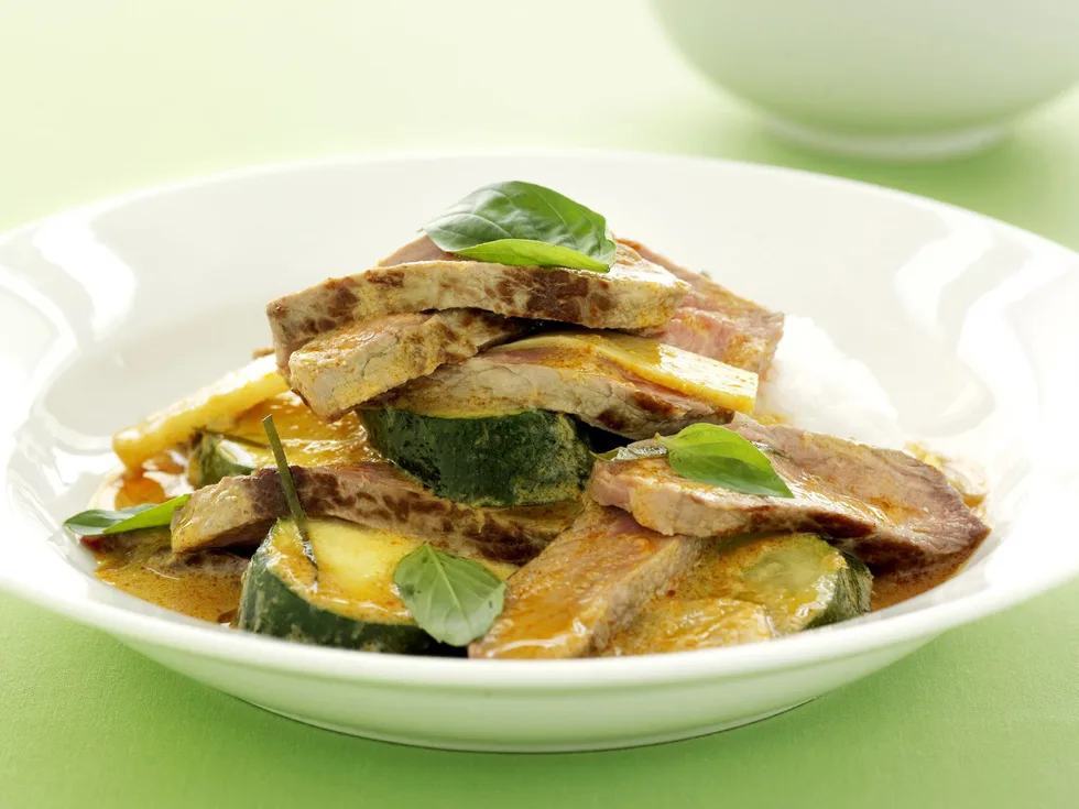 beef and zucchini red curry