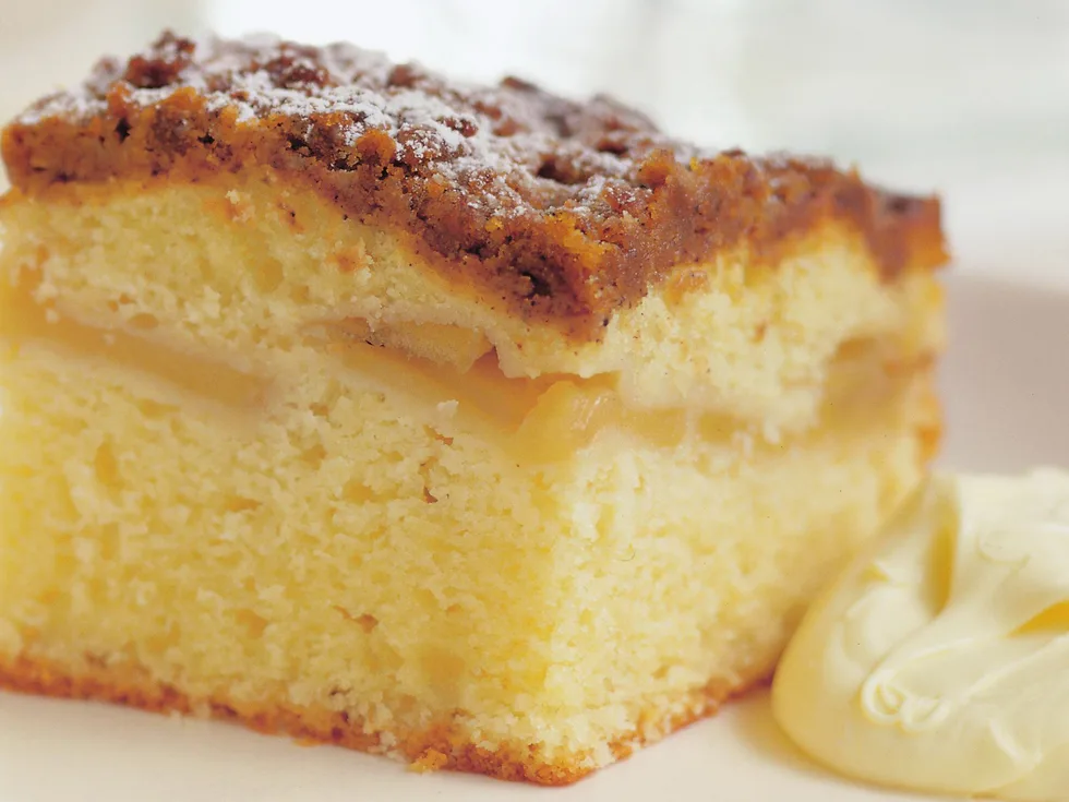apple streusel cake