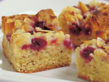 coco-berry-nut cake
