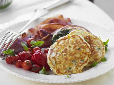 corn and ricotta cakes with pesto and crispy bacon