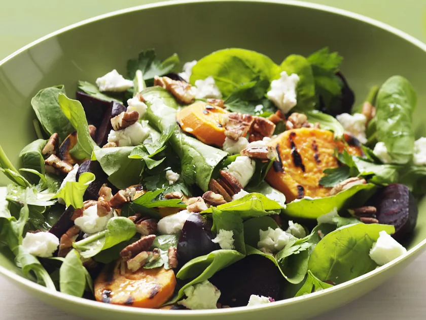 Beetroot, pecan and goat's cheese salad