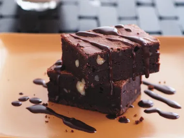 CHOCOLATE BROWNIE WITH WARM CHOCOLATE SAUCE