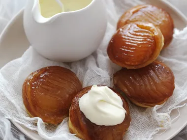 mini apple tarte tatins