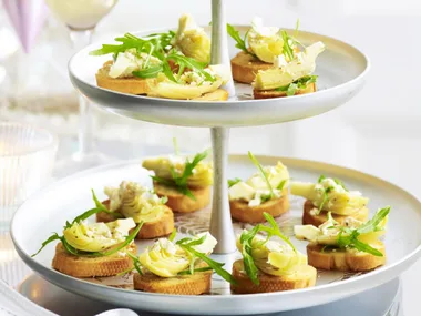 CROSTINI WITH FETTA, Artichokes andRocket