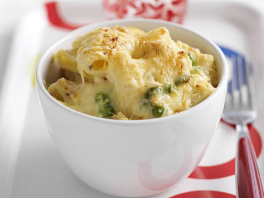 Salmon & pea pasta bake