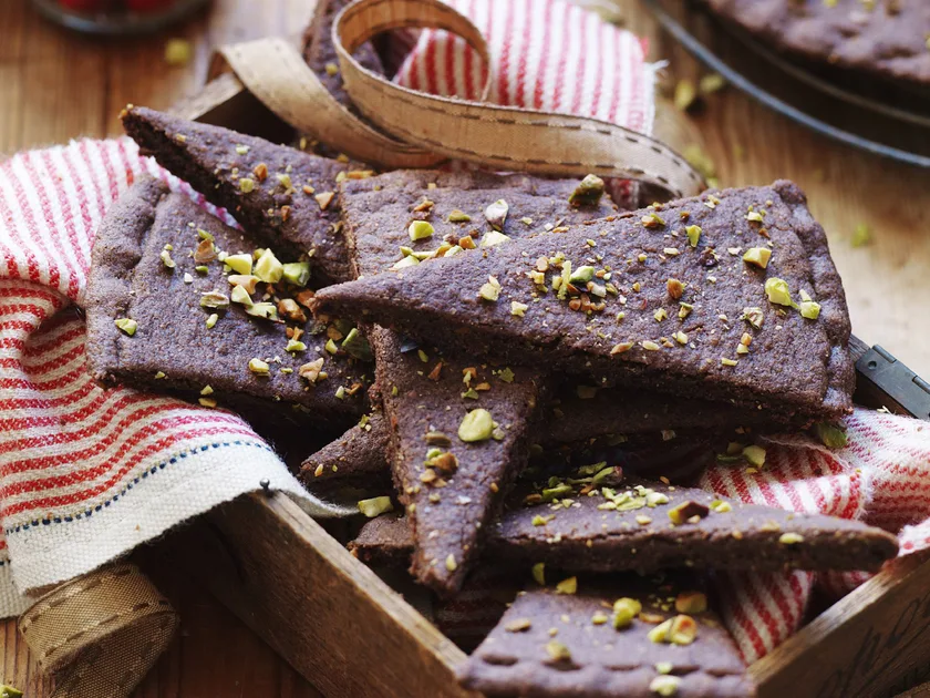 Chocolate pistachio shortbread