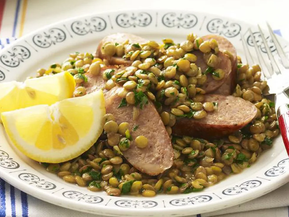SAUSAGES WITH BRAISED LENTILS