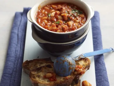 CHILLI BEANS WITH TOMATO SAUCE