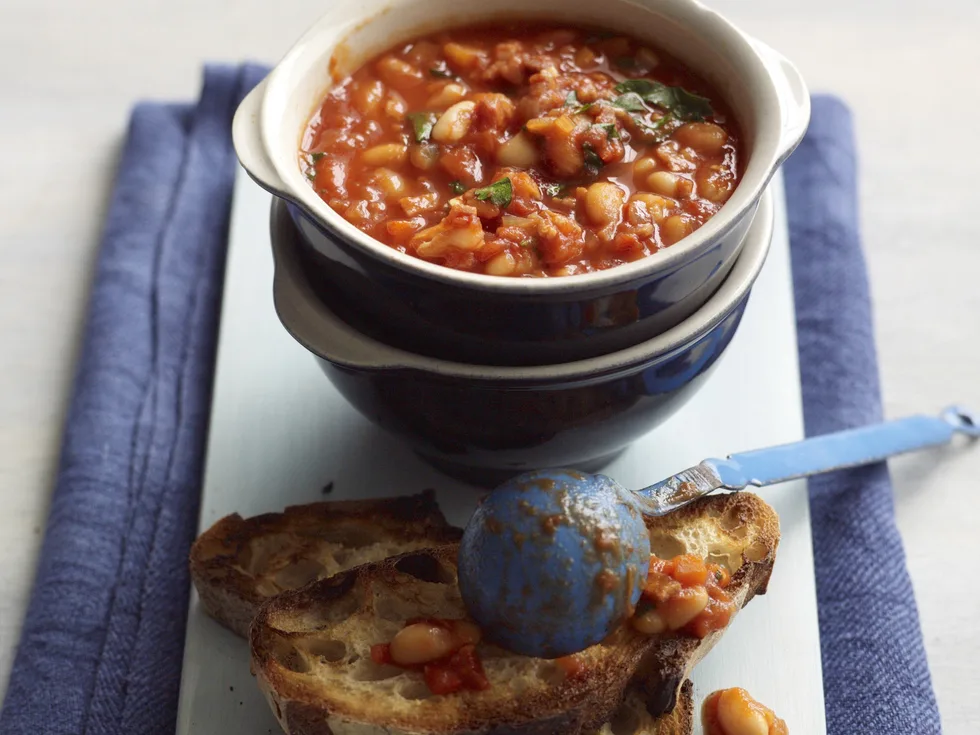 CHILLI BEANS WITH TOMATO SAUCE